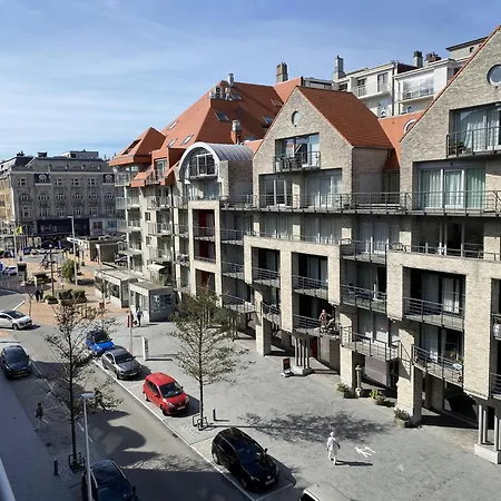 Lighthouse View In Nieuwpoort, Cleaning Included